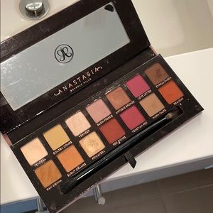 Anastasia Beverly Hills Modern Renanissance